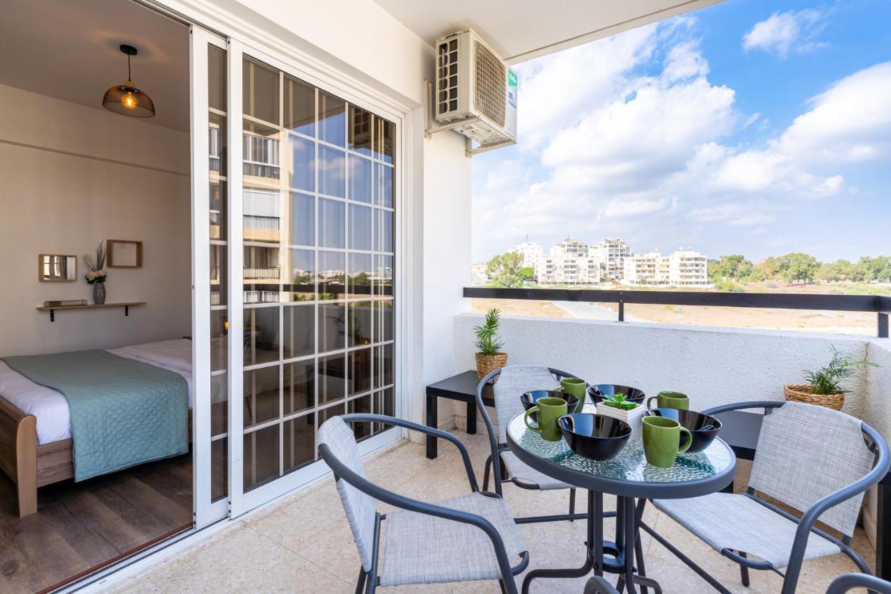 Araminta 2-Bedroom Apartment In Larnaca Exterior foto